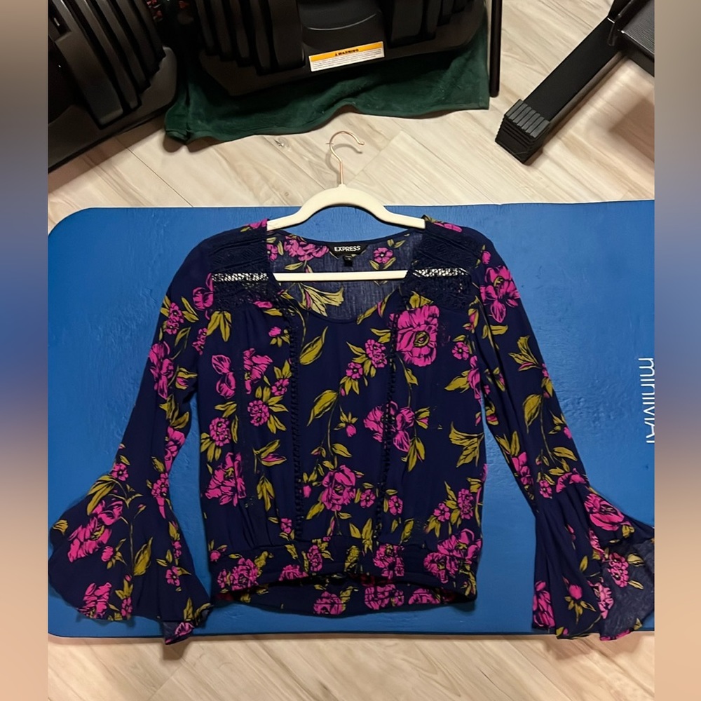 Excellent condition Express Top